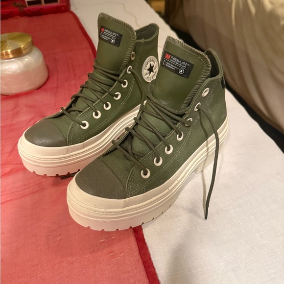 Converse Women's High-Top Sneakers - WATERPROOF Like New - Picture 1 of 4